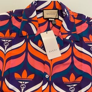 Adidas by Gucci gg short sleeve button down. Shoulder 18” pit to pit 20” half